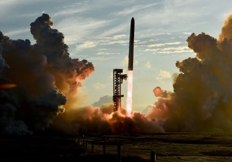 Megaroket Starship Milik SpaceX Tembus Orbit Perdana dan Sukses Lepas Satelit