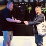 Shuhei Yoshida dan Adam Boyes Reka Ulang Iklan Legendaris Berbagi Game PS4 Tanpa Cakram Fisik